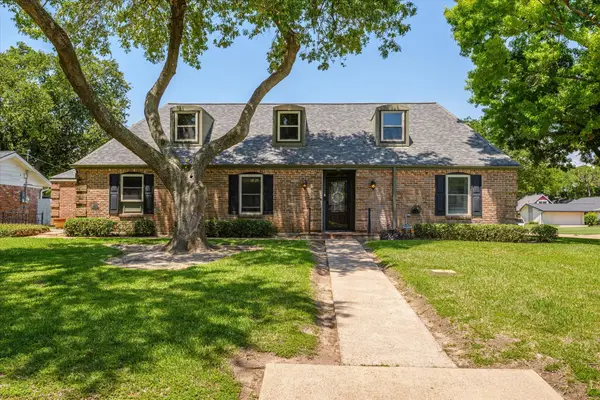 1517 19th Avenue N, Texas City, TX 77590