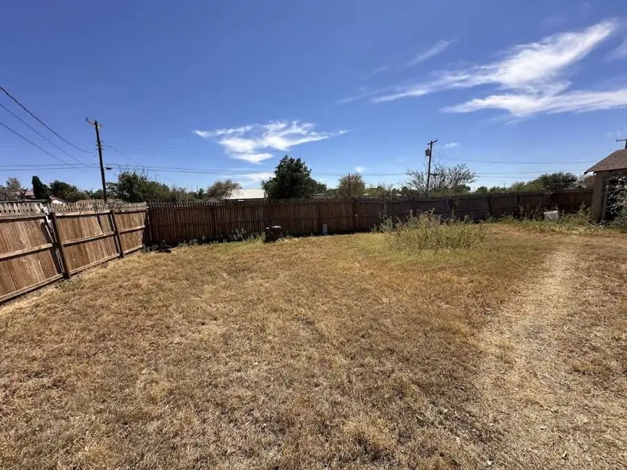 608 E Lee Street, Rotan, TX 79546 - Image #3