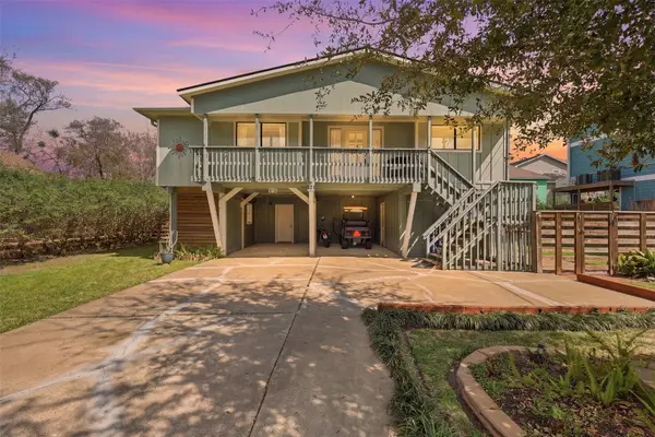 221 Oak Road, Clear Lake Shores, TX 77565