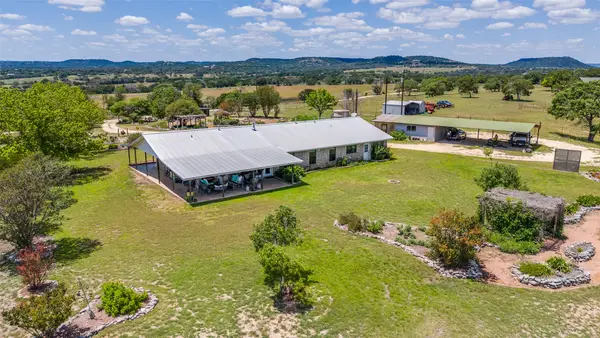 369b Sakewitz, Comfort, TX 78013
