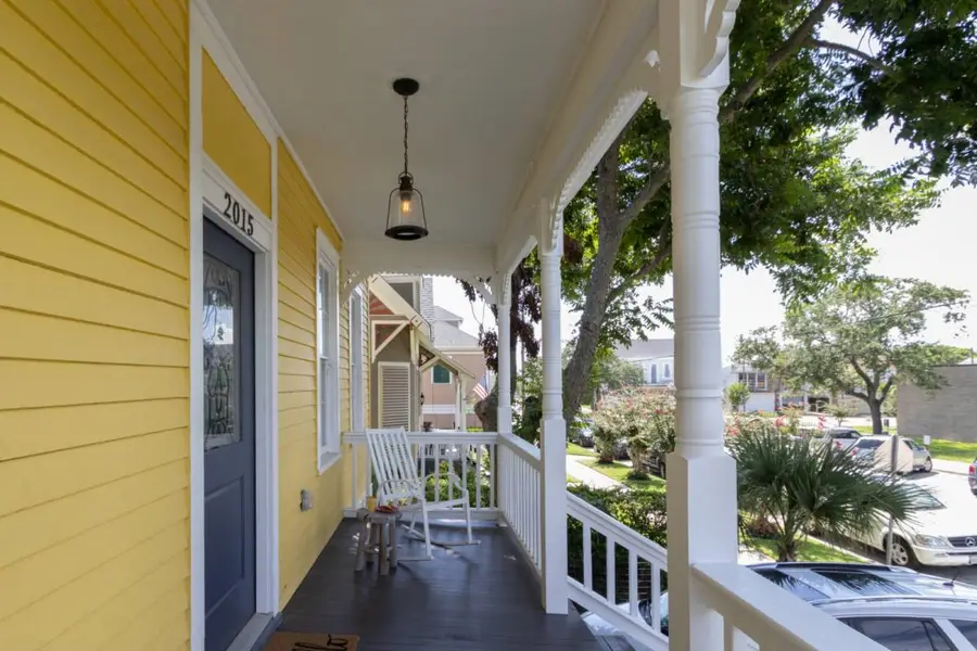 2015 Avenue L, Galveston, TX 77550 - #2