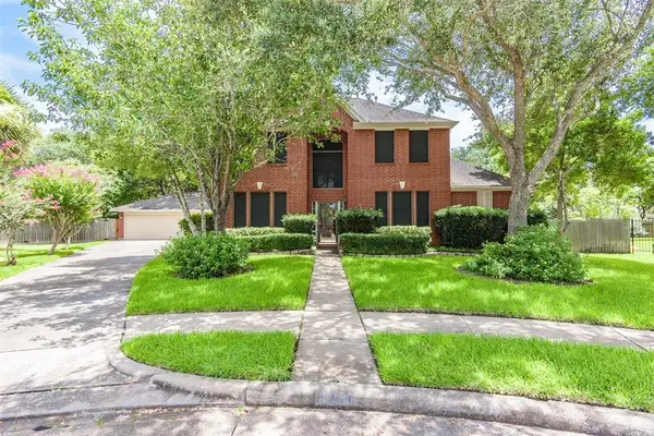 111 Oak Creek Lane, League City, TX 77573