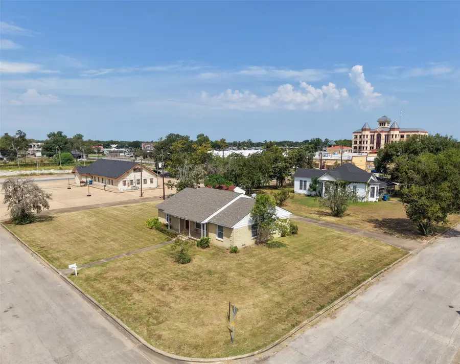 810 Main Street, Hempstead, TX 77445 - #3
