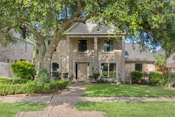 4134 Lakepointe Forest Drive, Seabrook, TX 77586