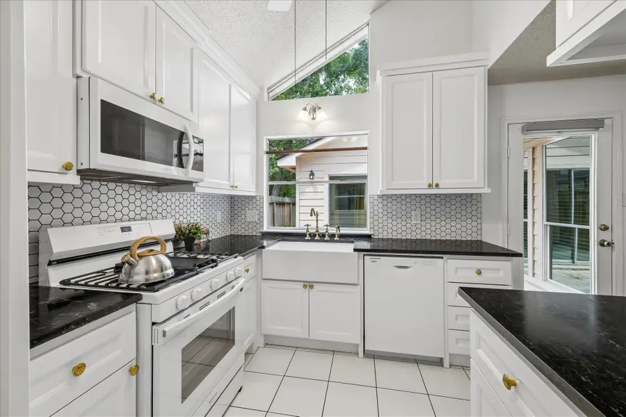 20 Edgewood Forest Court, The Woodlands, TX 77381 - #2