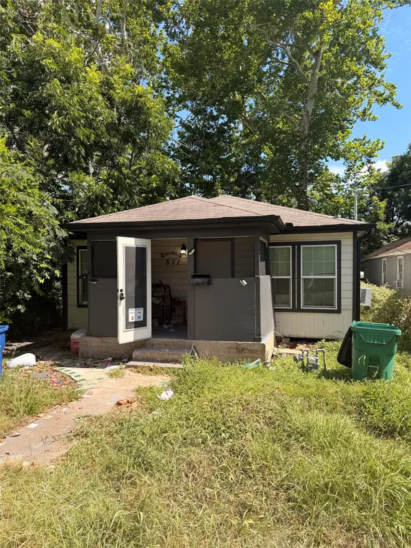 511 W Orange Street, Angleton, TX 77515