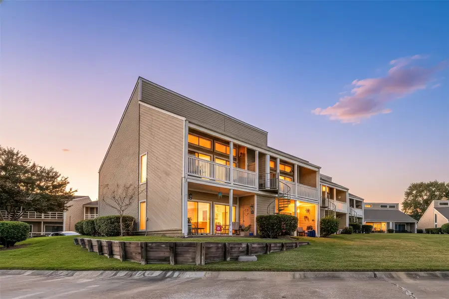 108 April Point Drive S, Montgomery, TX 77356 - #2