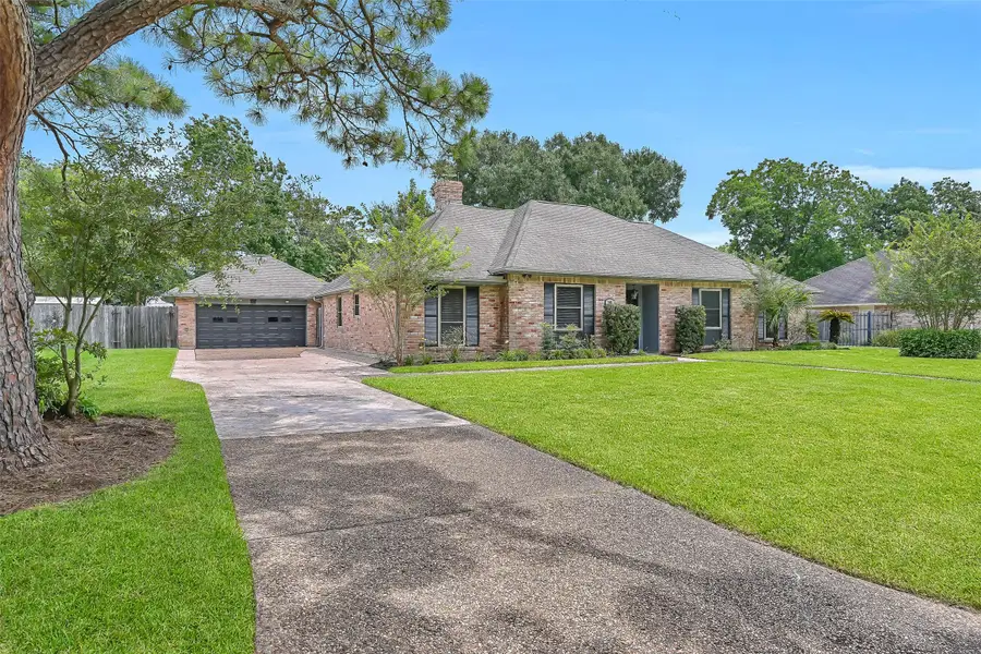 705 Quaker Drive, Friendswood, TX 77546 - #2