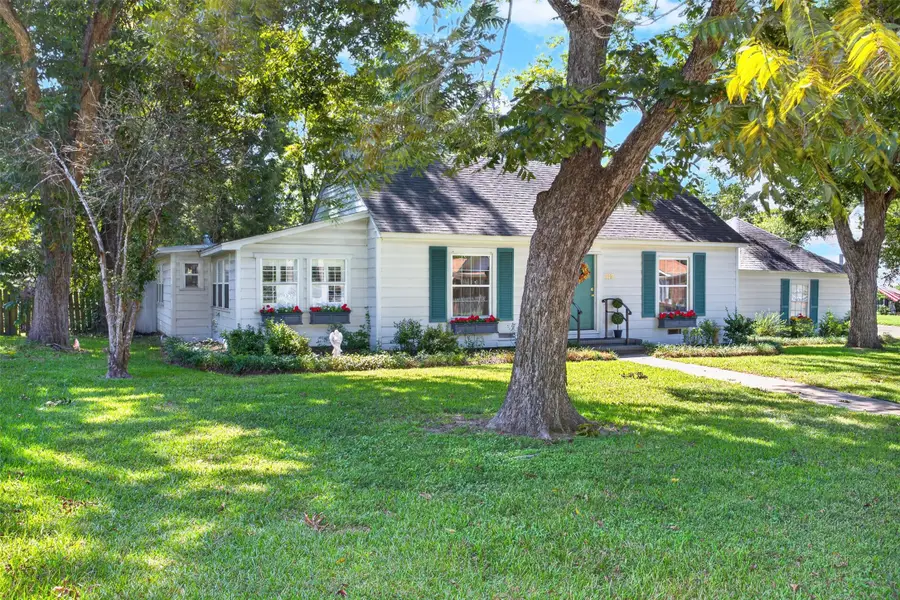919 E Houston Avenue, Crockett, TX 75835 - #2
