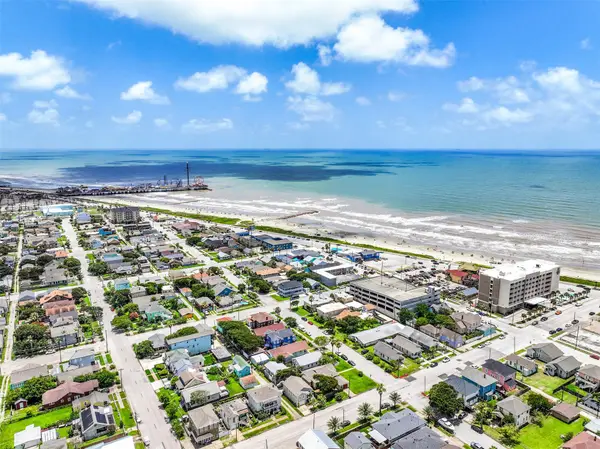 3228 Avenue R 1/2, Galveston, TX 77550