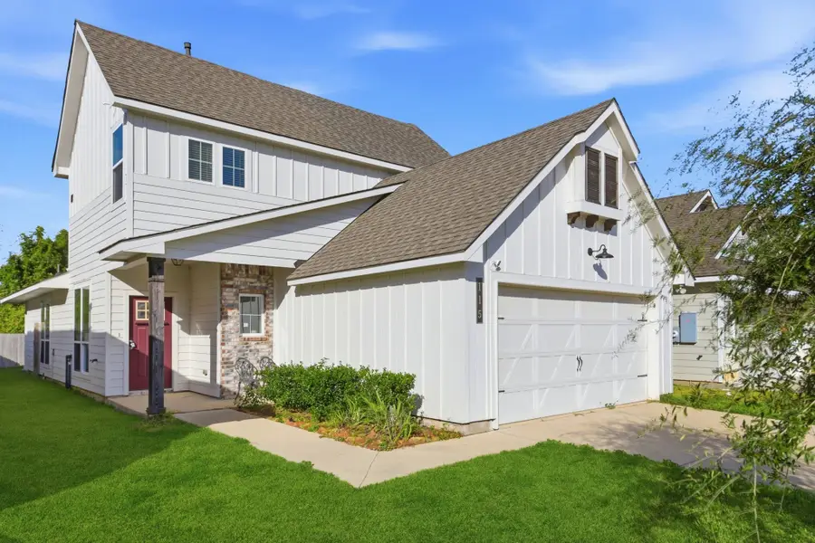 115 Austin Road, Angleton, TX 77515 - Image #2