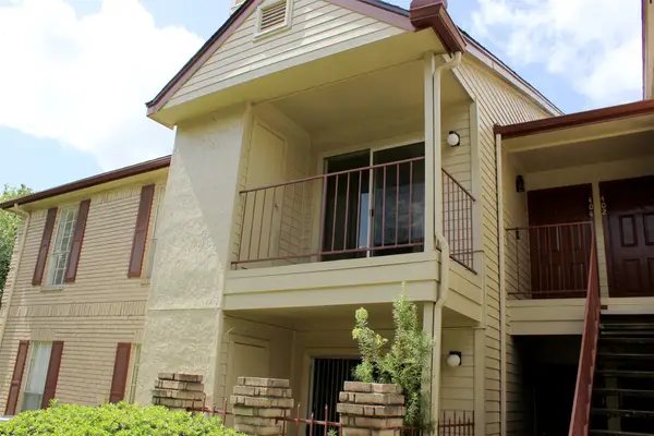 2120 El Paseo Street #404, Houston, TX 77054