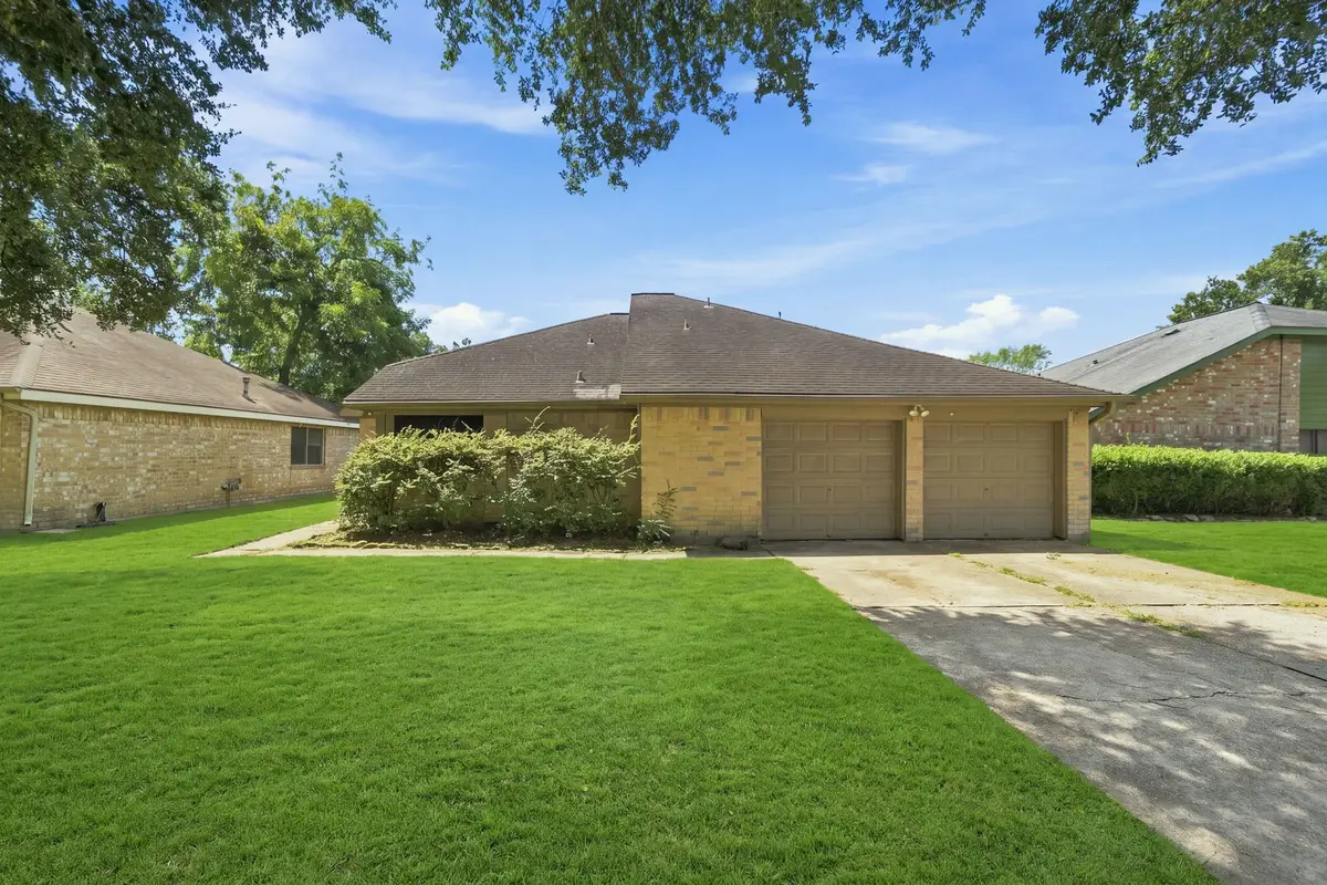 807 Highland Woods Drive, Highlands, TX 77562 - #1