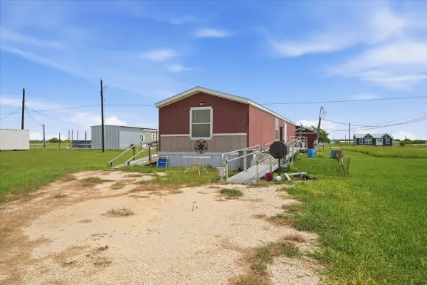 1006 W Toledo Street, Seadrift, TX 77983