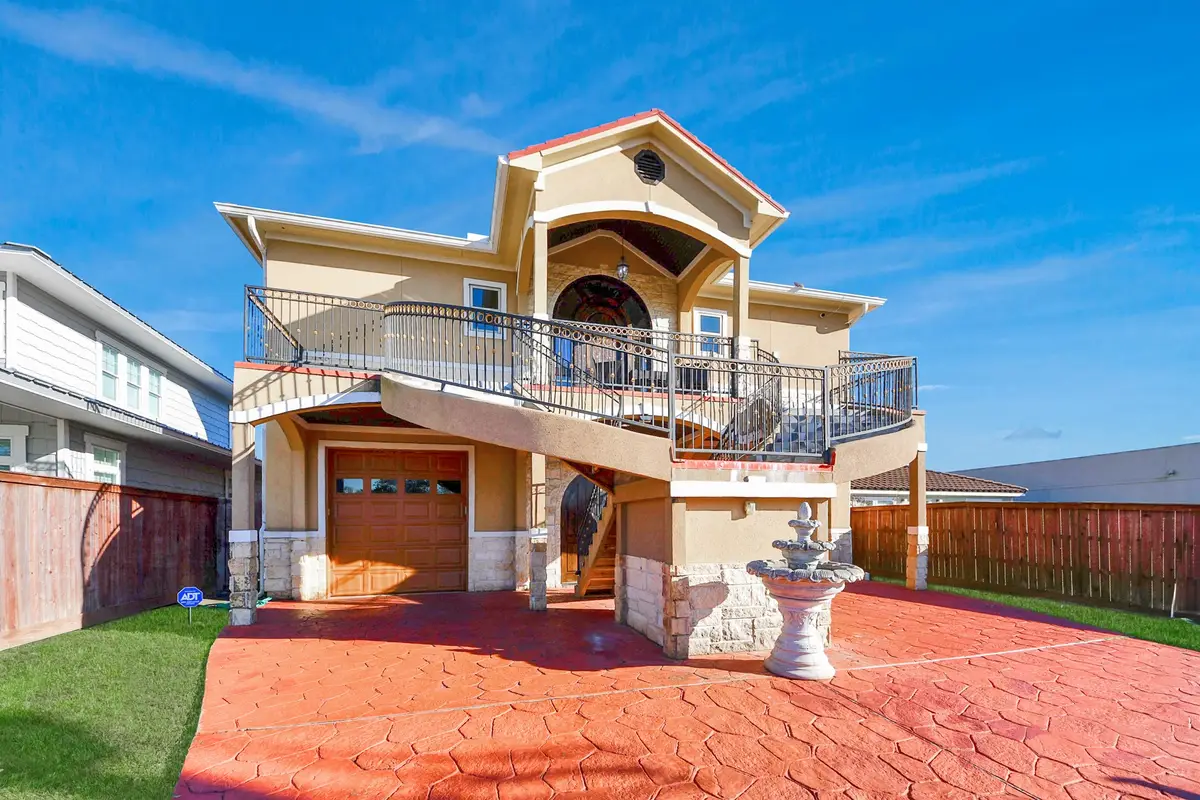 615 29th Street, Dickinson, TX 77539 - Image #1