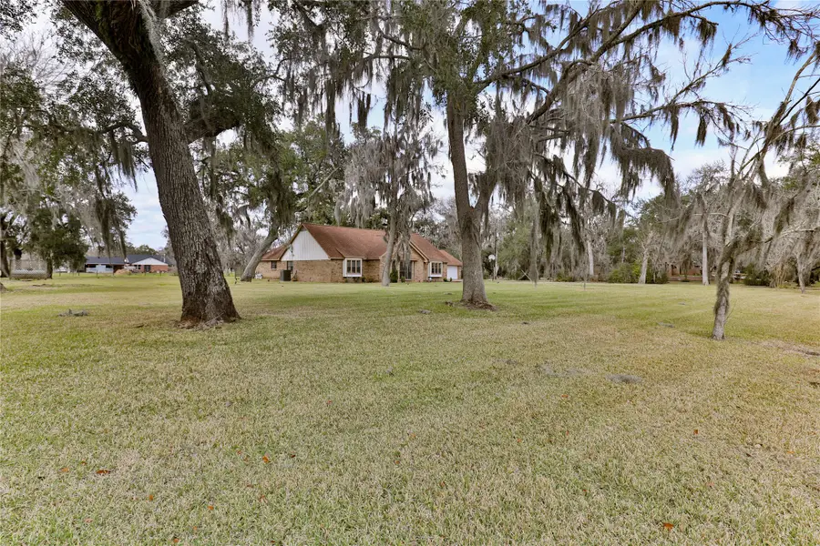 211 Bayou Road, Lake Jackson, TX 77566 - #3