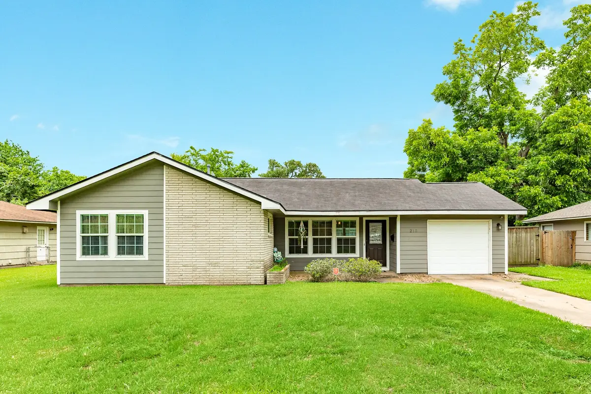 218 Palm Lane, Lake Jackson, TX 77566 - #1