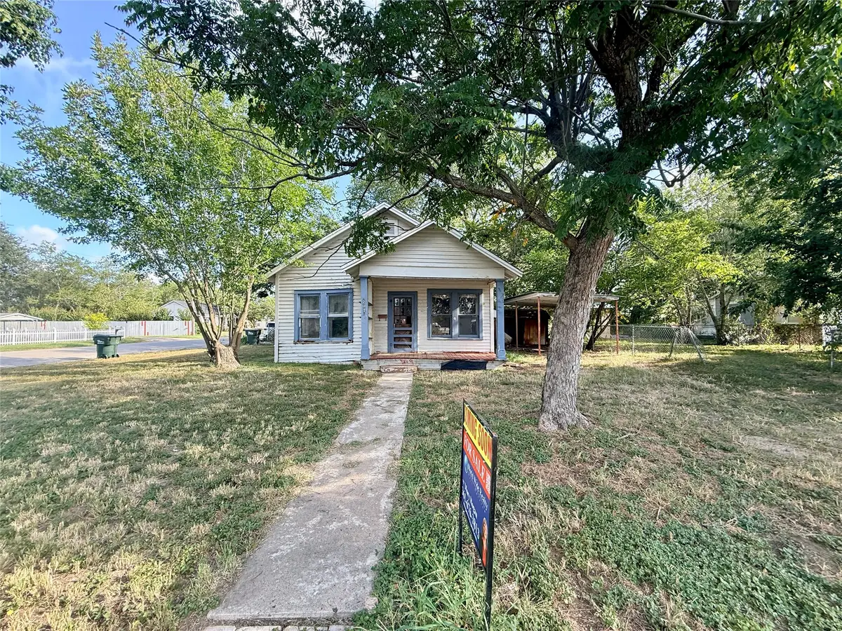201 E Bailey Street, Cuero, TX 77954 - #1