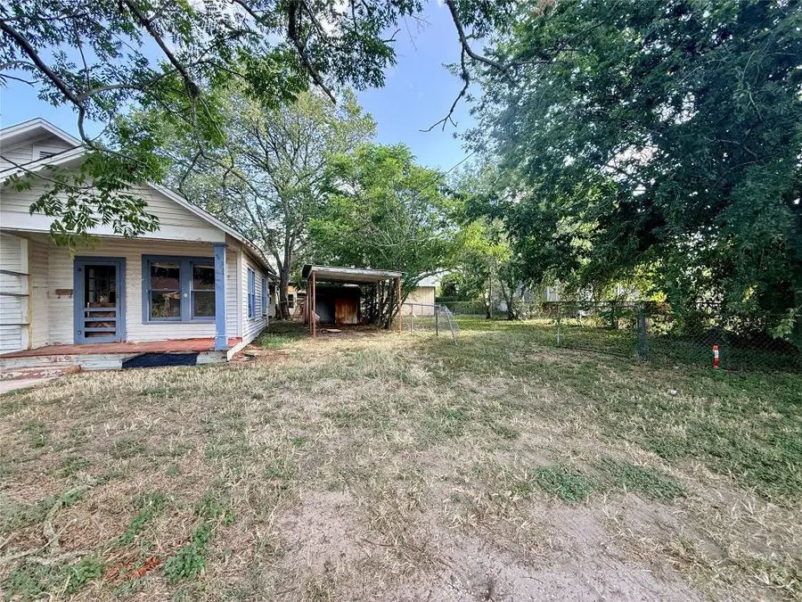 201 E Bailey Street, Cuero, TX 77954 - #2