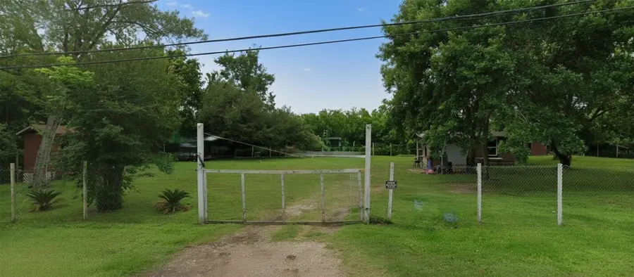 8925 Spruce Street, Hitchcock, TX 77563 - #2