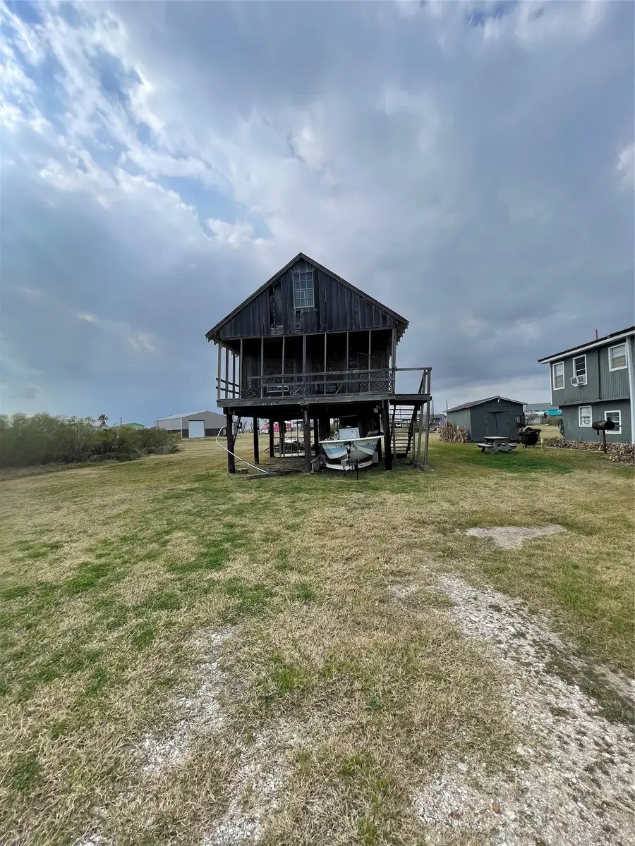 302 Flamingo Street, Bay City, TX 77414 - #2