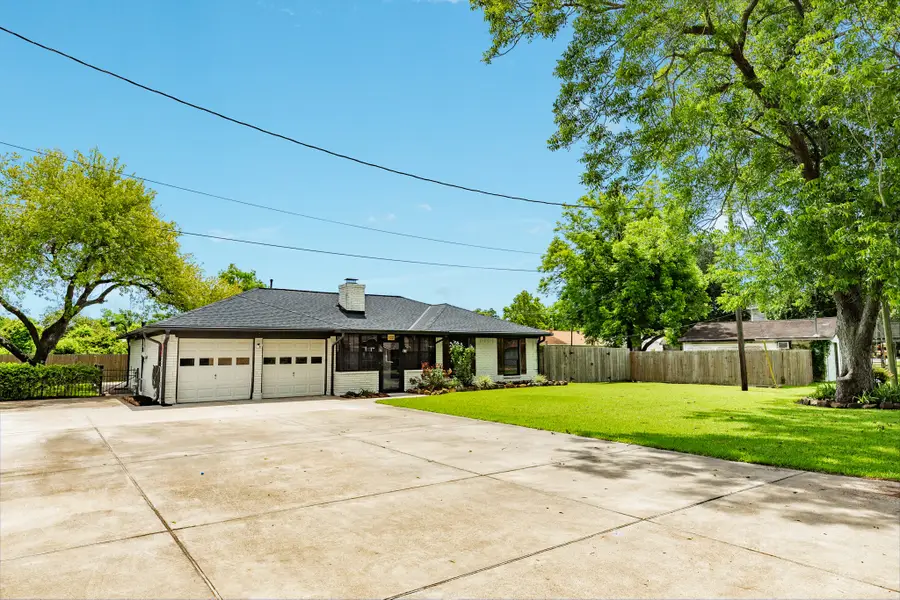 102 Turner Street, Clute, TX 77531 - #2