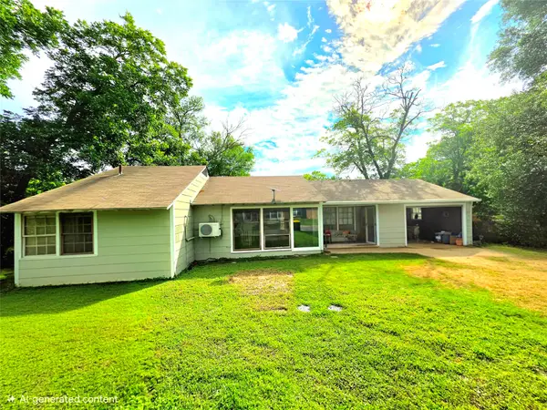 1102 Post Oak Street, Hearne, TX 77859