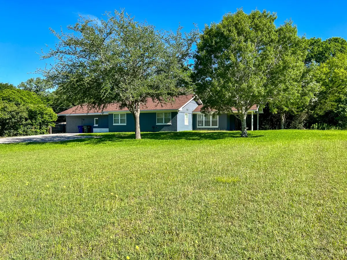 516 Roundabout Road, Huntsville, TX 77340 - #1