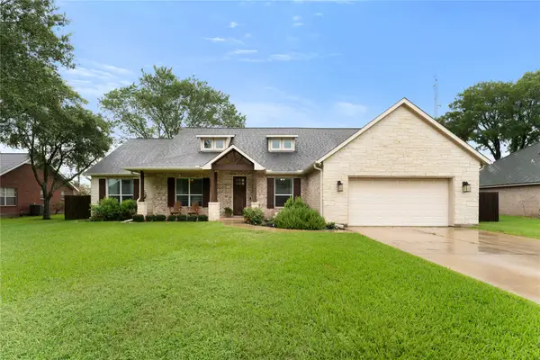 14910 Live Oak Lane, East Bernard, TX 77435