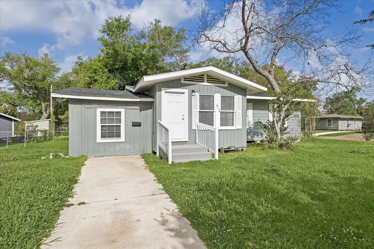 613 Winding Way Street, Lake Jackson, TX 77566 - #1