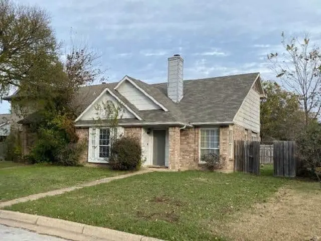 6611 Olivewood Drive, Arlington, TX 76001 - Image #2