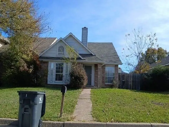 6611 Olivewood Drive, Arlington, TX 76001 - Image #3