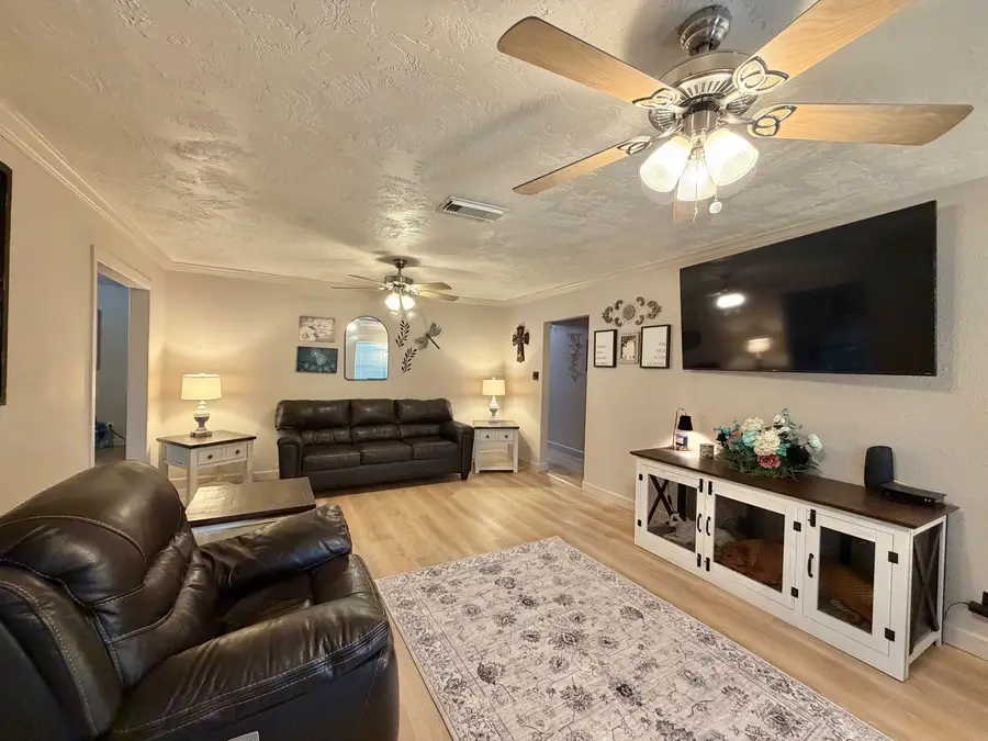 3850 Hays Avenue, Groves, TX 77619 - #2