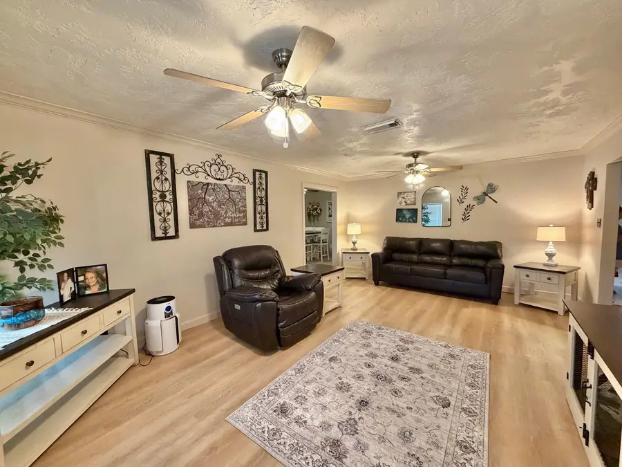3850 Hays Avenue, Groves, TX 77619 - #3