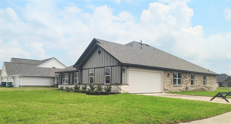 18 Gemstone Court, Angleton, TX 77515 - Image #3