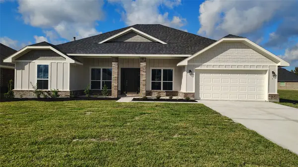 7 Keystone Court, Angleton, TX 77515