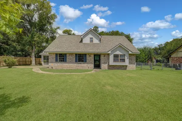 110 Mockingbird Lane, Clute, TX 77531