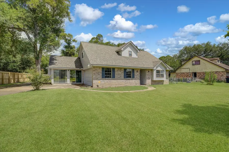110 Mockingbird Lane, Clute, TX 77531 - #3