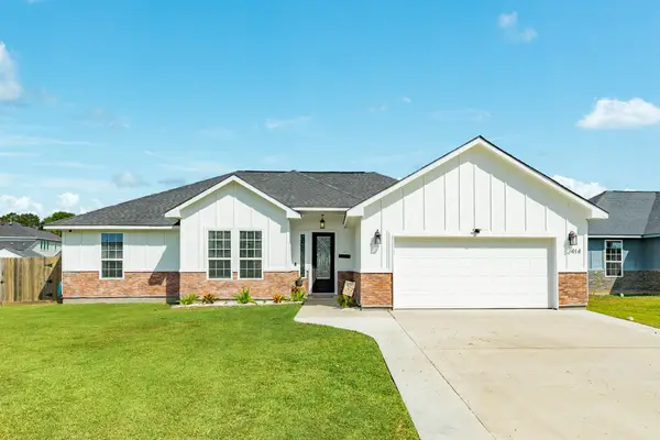 414 Burning Tree Lane, West Columbia, TX 77486