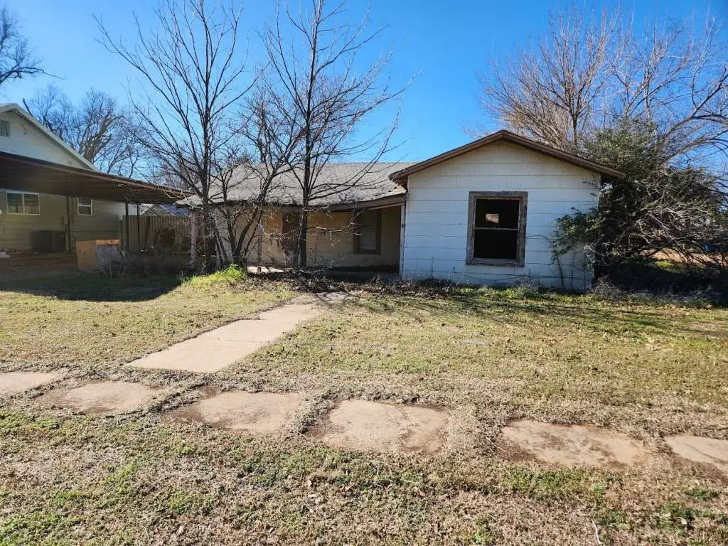 303 N 5th, Munday, TX 76371 - #1