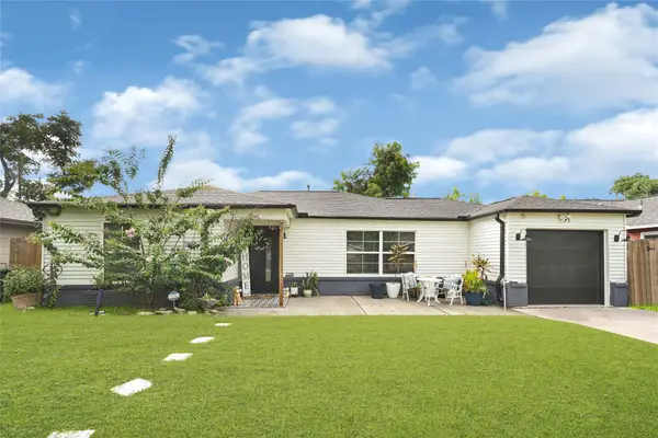 2219 Silverbonnet Street, Houston, TX 77055