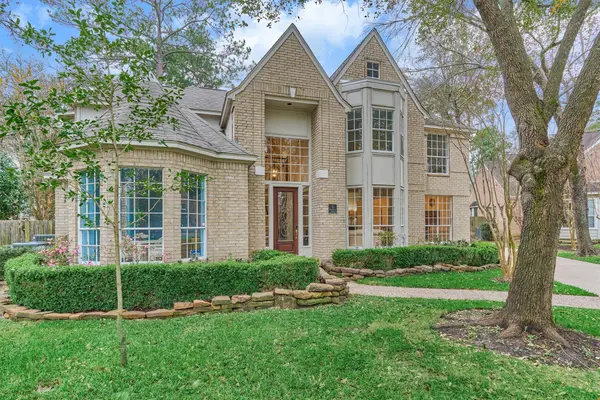 6 Meadow Cove Drive, The Woodlands, TX 77381