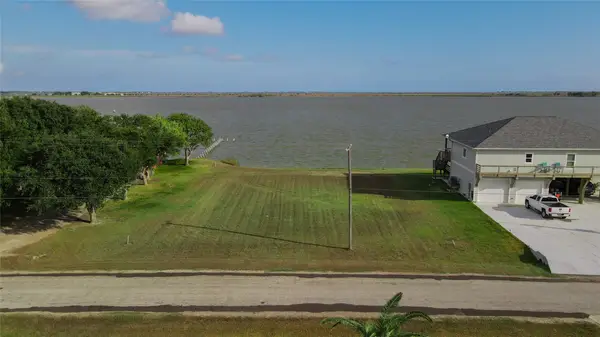 1664 W Bayshore Drive, Palacios, TX 77465