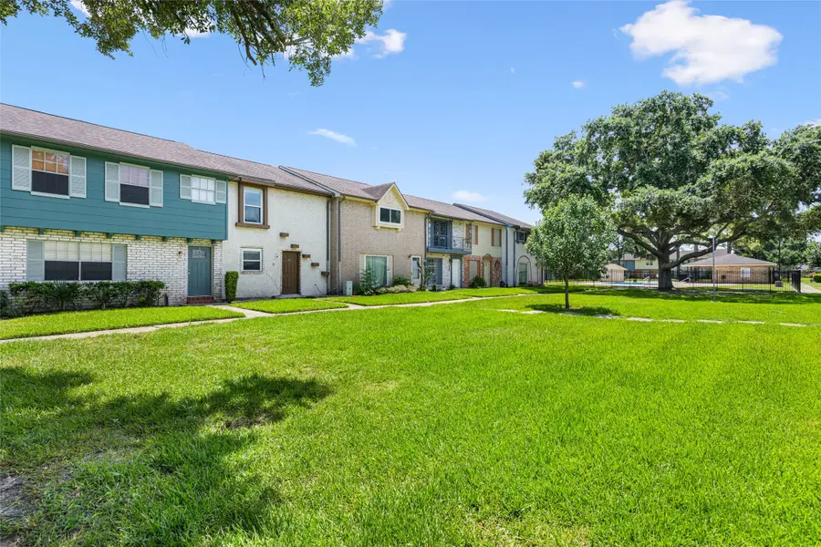 3808 Laura Leigh Drive, Friendswood, TX 77546 - #2