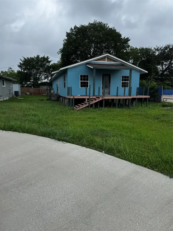 522 Grand Avenue, Bacliff, TX 77518