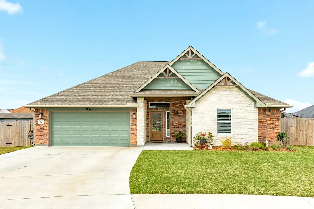 321 Yorktown Avenue, Clute, TX 77531 - #1