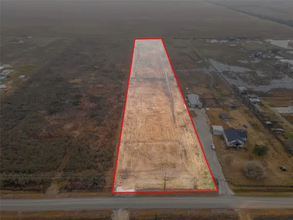 1813 Cr-212, Angleton, TX 77515