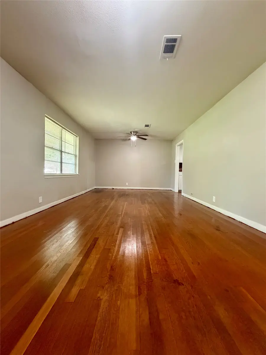 1205 Kansas Avenue S, Anahuac, TX 77514 - #3