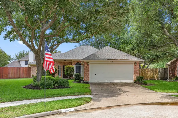 3826 Pin Oak Drive N, Pearland, TX 77581
