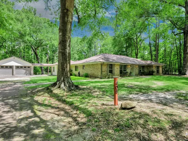 408 W Eucalyptus Street, Village Mills, TX 77663